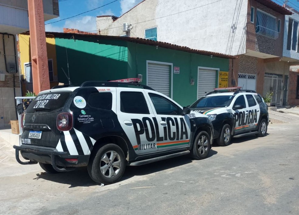 Casal é morto a tiros após ir tirar satisfação com ex-namorado da mulher em Fortaleza