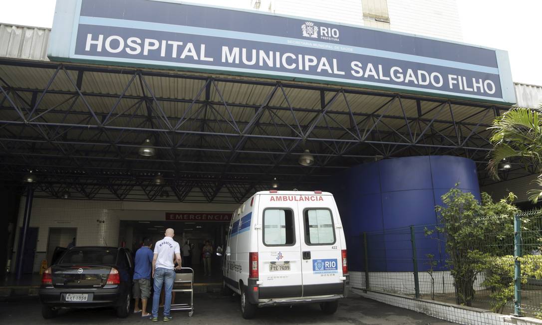 Paciente reclama de infiltração e mofo em enfermaria do Hospital Municipal Salgado Filho