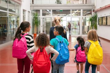 Volta às aulas: 10 estratégias essenciais para ajudar crianças autistas na adaptação escolar