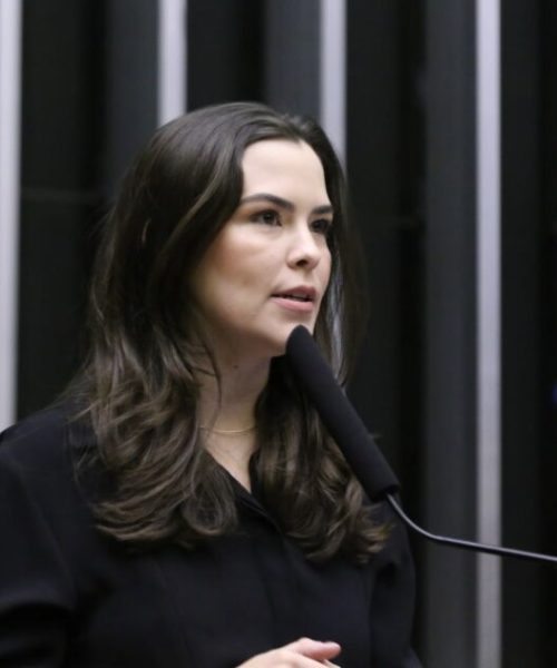 Maria Arraes propõe e Câmara dos Deputados aprova mudança de nome da Sala de Líderes para “Sala Miguel Arraes”